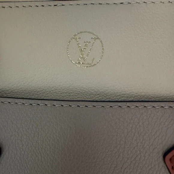 Louis Vuitton On My Side - Picture 6 of 11